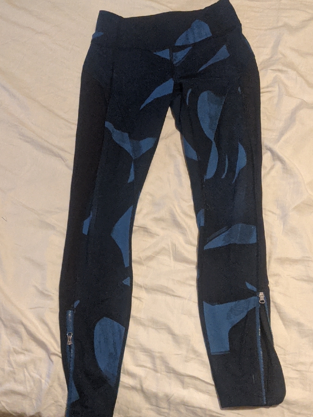 Lululemon Black Leggings with Blue Abstract Print and Ankle Zippers